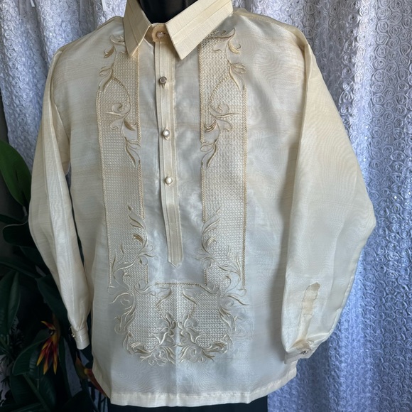 Cream beige Piña Organza Men’s Modern Barong Tagalog w/ classic embroidery - Picture 5 of 10